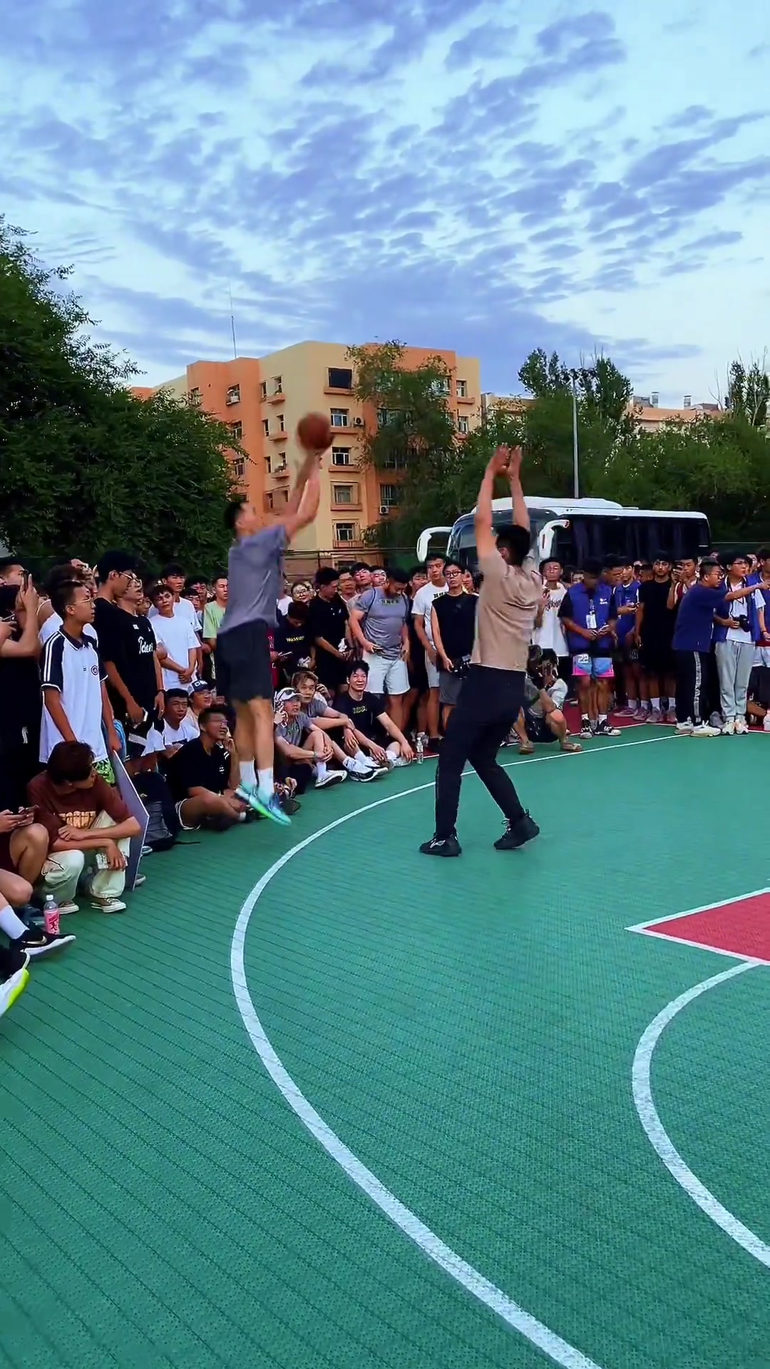 新疆篮球氛围太棒了！每次回来都是热血